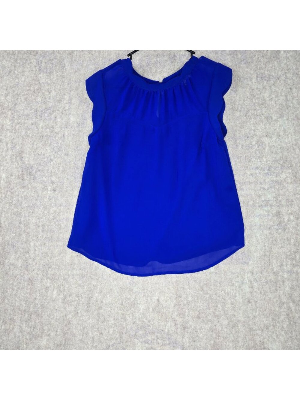 Sleeveless Blue Top Size Medium Lightweight Chiffon Keyhole Back Button Detail